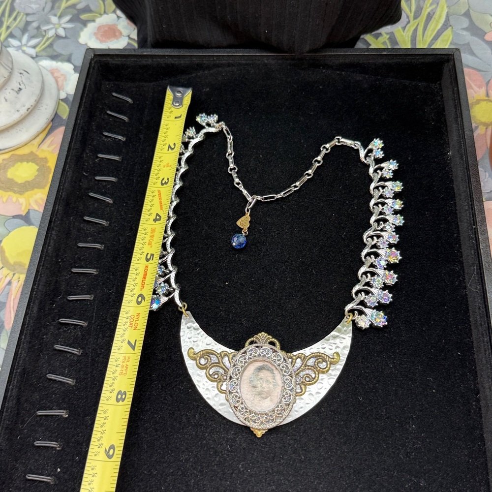 🌟Adorned Crown Jewelry assemblage rhinestone filigree female image bib necklace - Picture 6 of 10